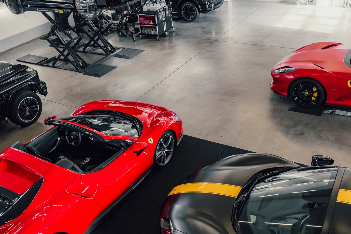 3x Ferrari